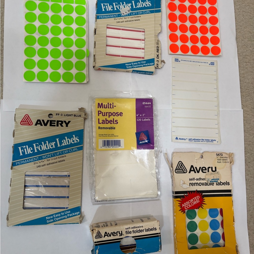 Lot Labels Approx 1,000 Avery Brand in Colors & Misc Sizes Set Filing Dots Etc